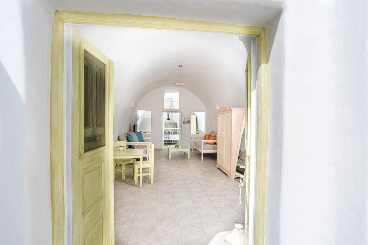 פירוסטפני Blue Dolphins Apartments מראה חיצוני תמונה